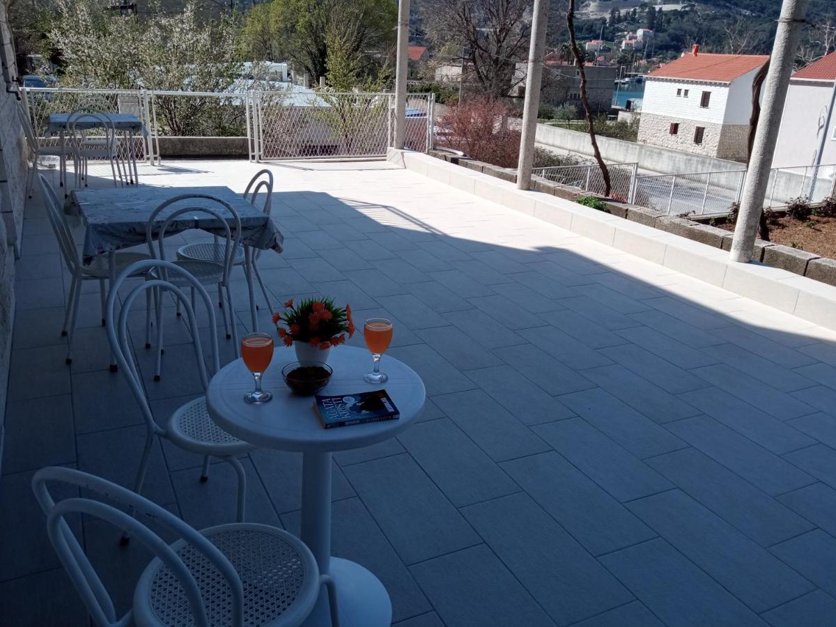 Sun Apartment *